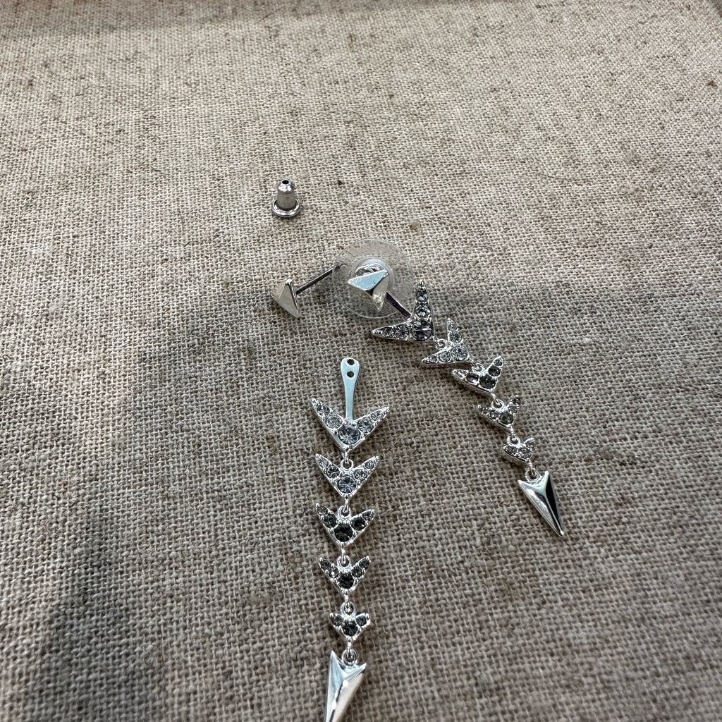 Stella Dot Silver Arrow Drop Earrings Never Worn 20$